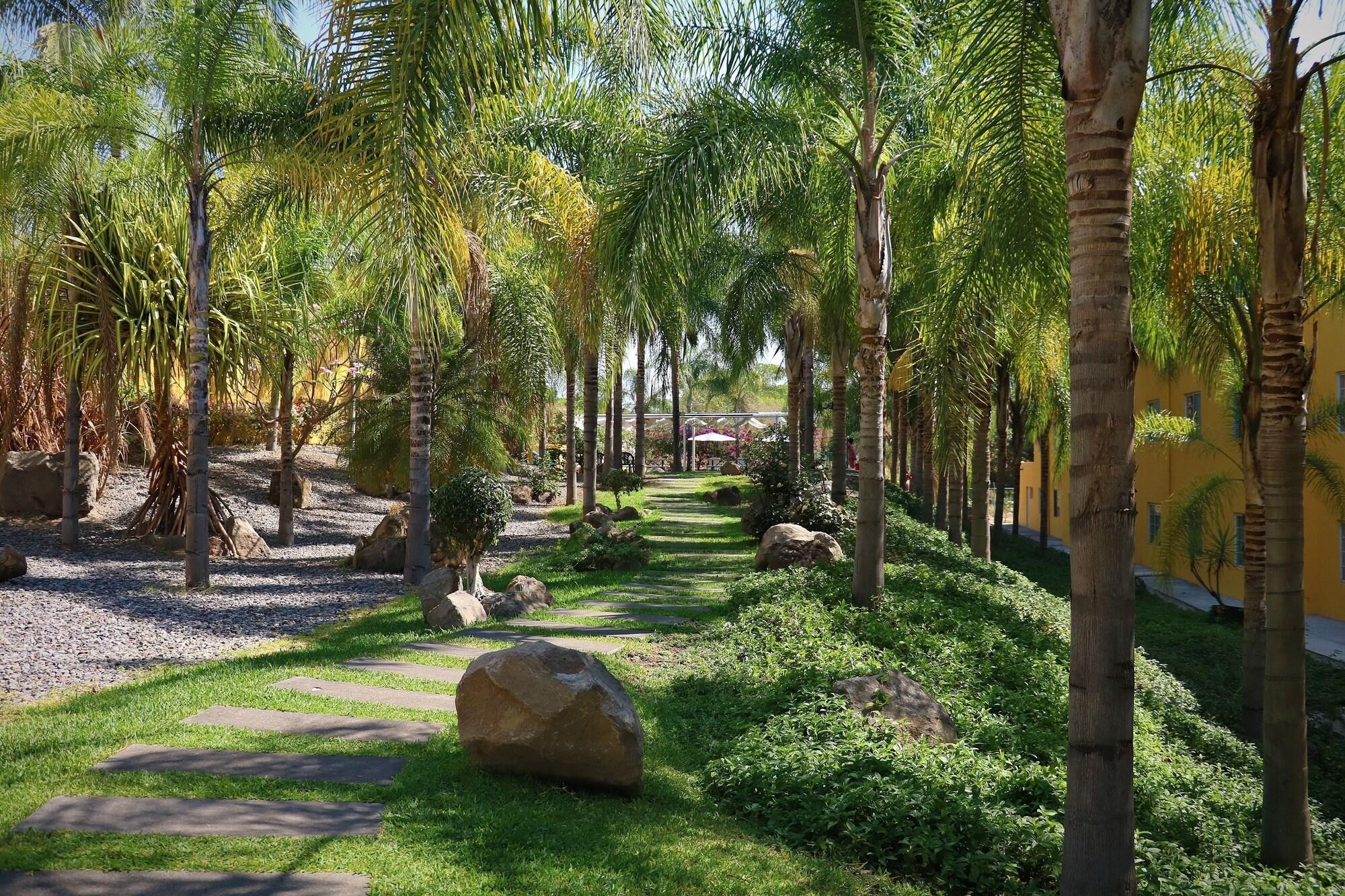 Zar Colima Hotel Exterior photo